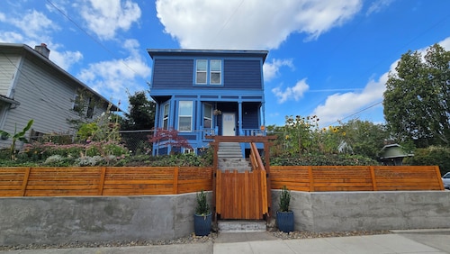Cozy 3-beds house in NE Portland.