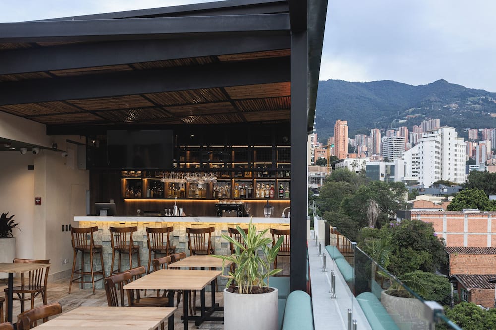 Sloh Hotel & Bar Manila Medellin