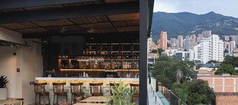 Sloh Hotel & Bar Manila Medellin