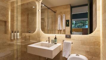 Superior Twin Room | Bathroom | Shower, rainfall showerhead, towels, soap