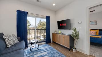 Smart TV, books, stereo