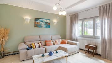 Tv och ett bordtennisbord