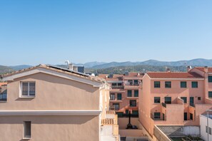 Exterior - Holiday Home 'Cozy Townhouse In Soneja' with Mountain View, Wi-Fi and Air Conditioning (Soneja)