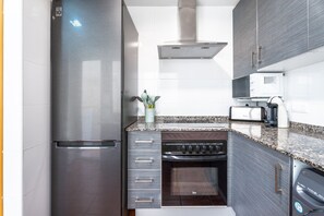 Refrigerador, microondas, horno, placa de cocina