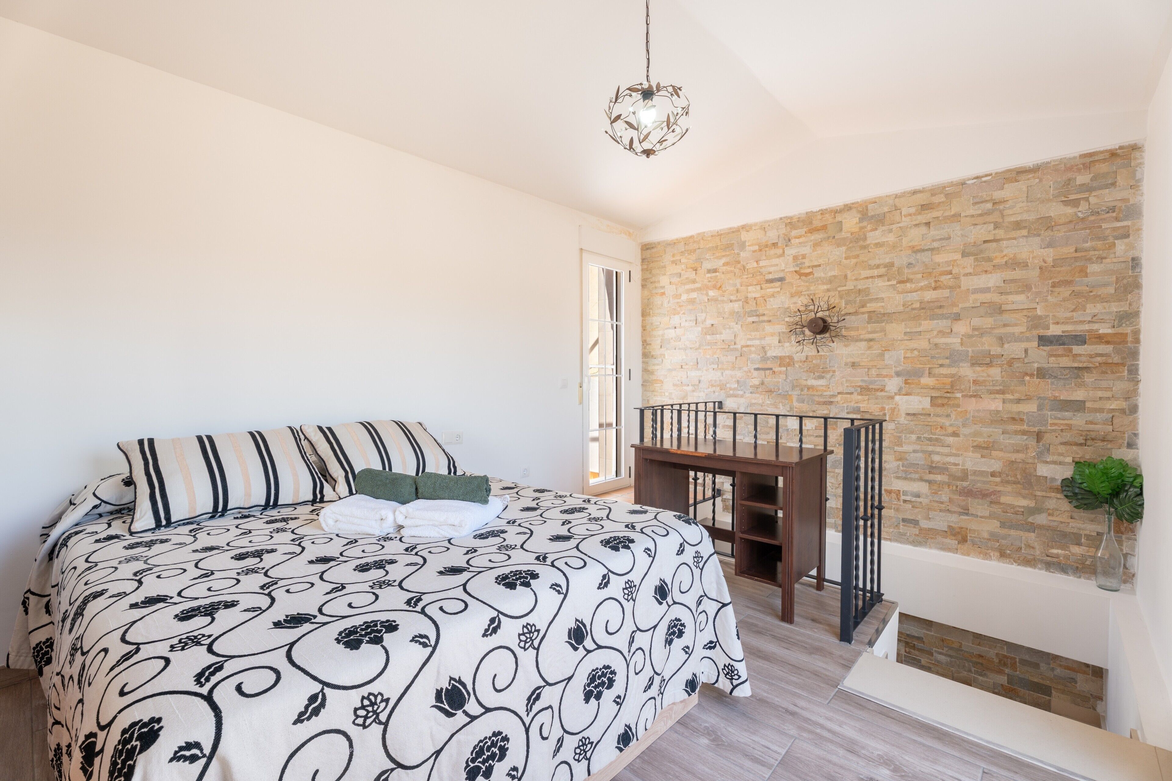 4 chambres, fer et planche à repasser, Wi-Fi gratuit, draps fournis