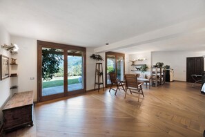 Interior - Apartment 'Villa Alessandra' with Lugano Lake View, Terrace and Wi-Fi (Pellio Intelvi)