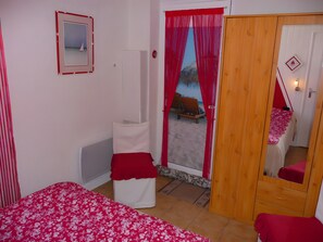 2 bedrooms, iron/ironing board - La Voile Blanche – private terrace and garden (36) (Pornic)