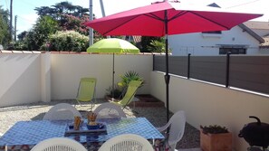 Outdoor dining - La Voile Blanche – private terrace and garden (36) (Pornic)