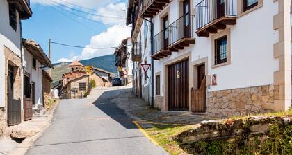 Country House 'Las Puentes 1' with Mountain View, Private Terrace and Wi-Fi