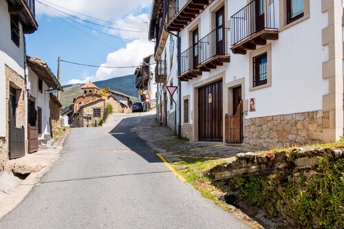 Country House 'Las Puentes 1' with Mountain View, Private Terrace and Wi-Fi