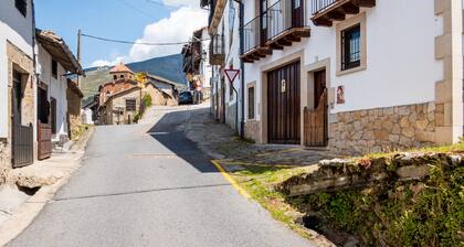 Country House 'Las Puentes 1' with Mountain View, Private Terrace and Wi-Fi