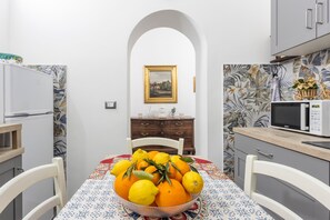 Dining - Apartment 'La Dimora Di Elma' with Wi-Fi and Air Conditioning (Palermo)