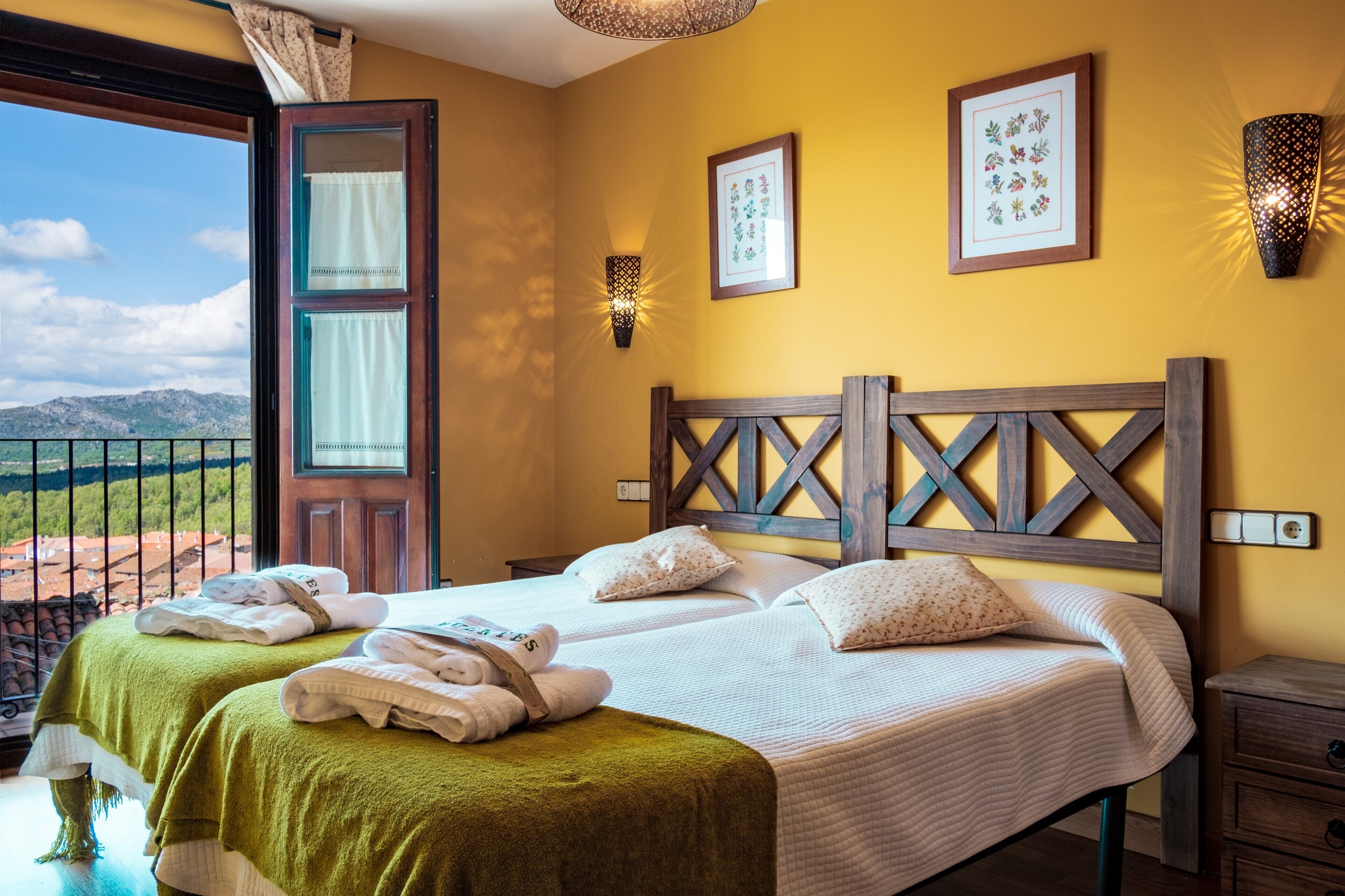 3 slaapkamers, een strijkplank/strijkijzer, gratis wifi, beddengoed