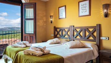 3 slaapkamers, een strijkplank/strijkijzer, gratis wifi, beddengoed