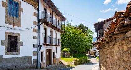 Country House 'Las Puentes 2' with Mountain View, Private Garden and Wi-Fi