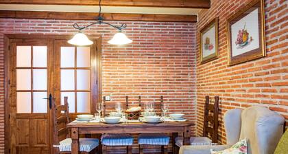 Casa rural 'Las Puentes 2' con vistas a la montaña, jardín privado y Wi-Fi