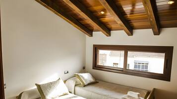 5 slaapkamers, een strijkplank/strijkijzer, gratis wifi, beddengoed