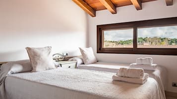 5 slaapkamers, een strijkplank/strijkijzer, gratis wifi, beddengoed