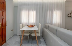Dining - Apartment 'Skala' with Private Terrace, Wi-Fi and Air Conditioning (Argostoli)