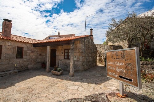 Bed and Breakfast 'Casa Da Lagariça - Sortelha' with Private Garden, Wi-Fi and Air Conditioning