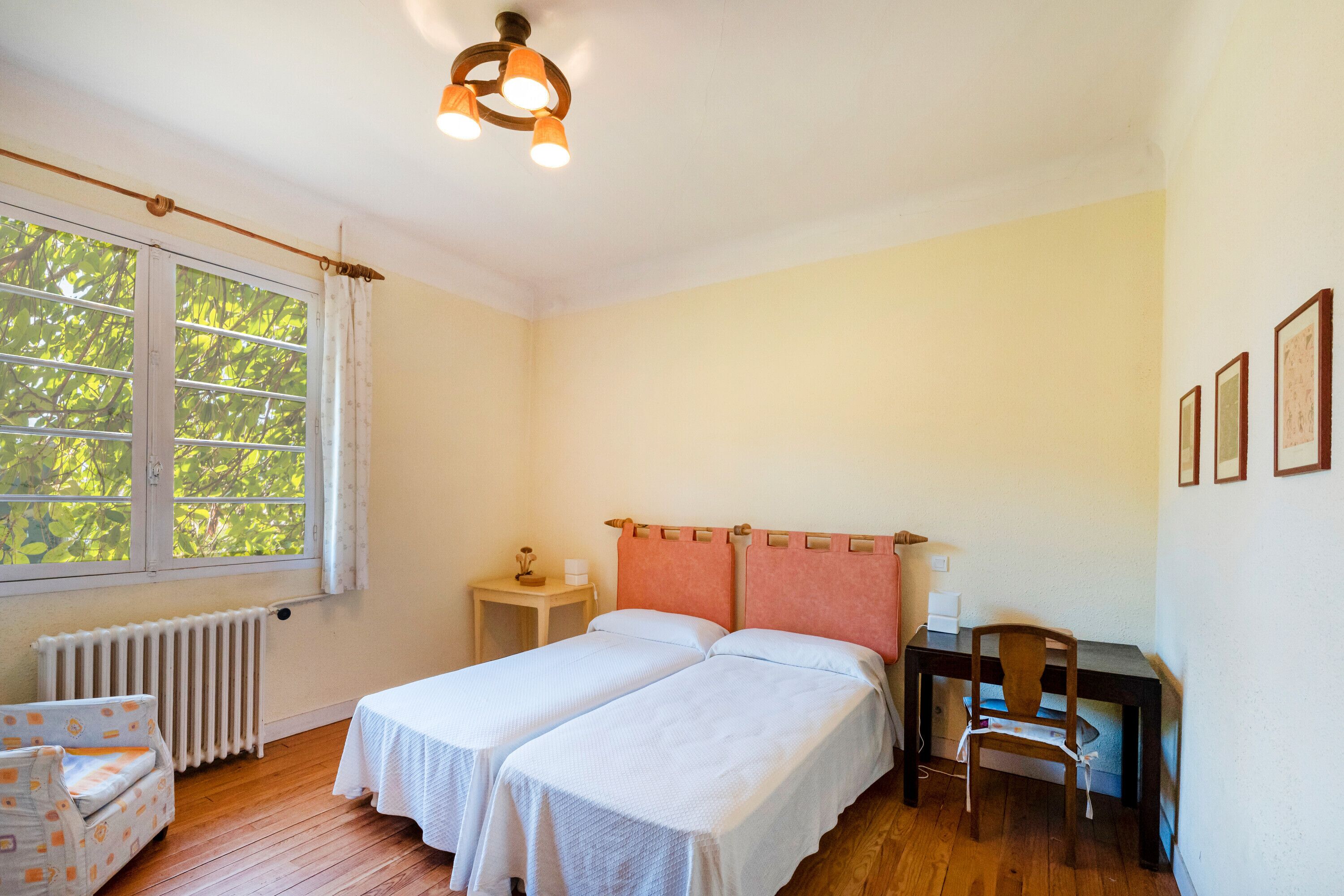 3 bedrooms, free WiFi, bed sheets