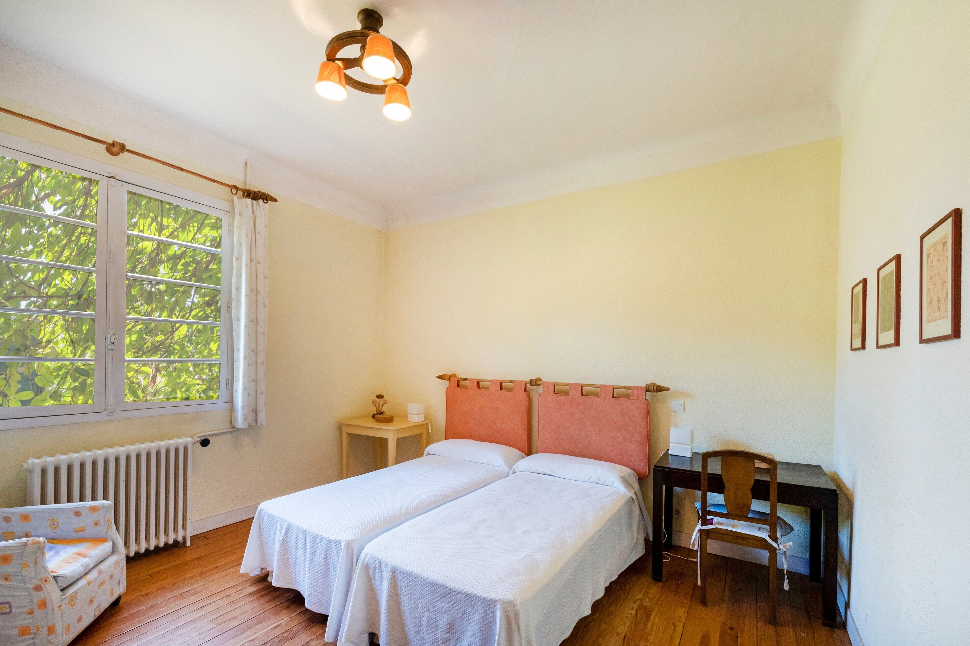3 bedrooms, free WiFi, bed sheets