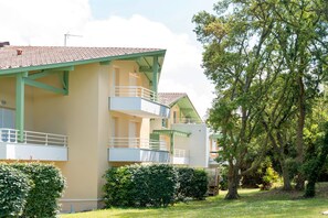 Exterior - Capbreton – Cosy One-Bedroom Apartment 200m from the Ocean, Private Terrace & Peaceful Setting (Capbreton)