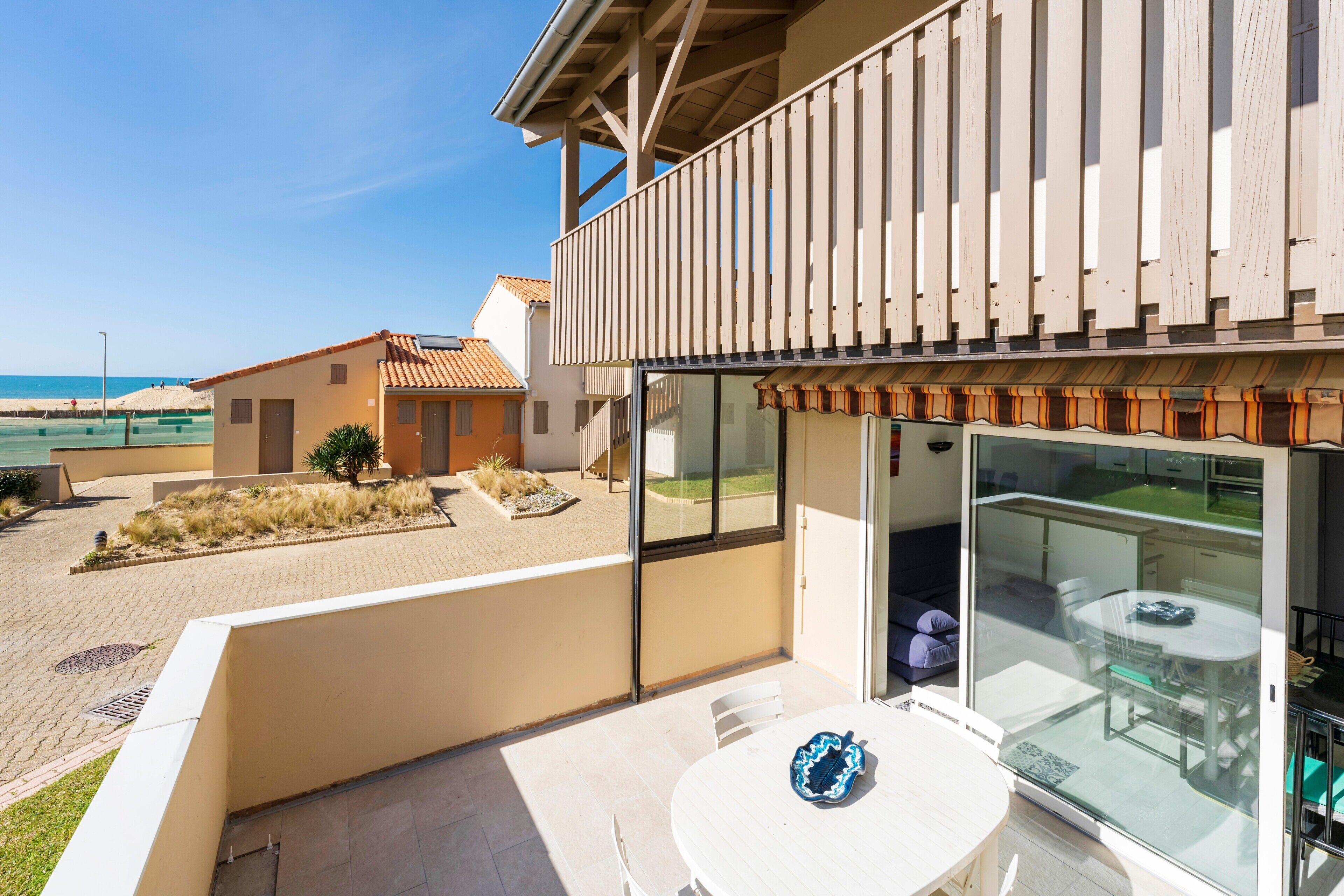 تناو ل الطعام بالخارج