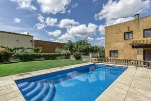 Pool - Country House 'Can Planas 1' with Shared Pool, Wi-Fi and Air Conditioning (Fonolleres)