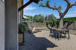 Outdoor dining - Country House 'Can Planas 1' with Shared Pool, Wi-Fi and Air Conditioning (Fonolleres)