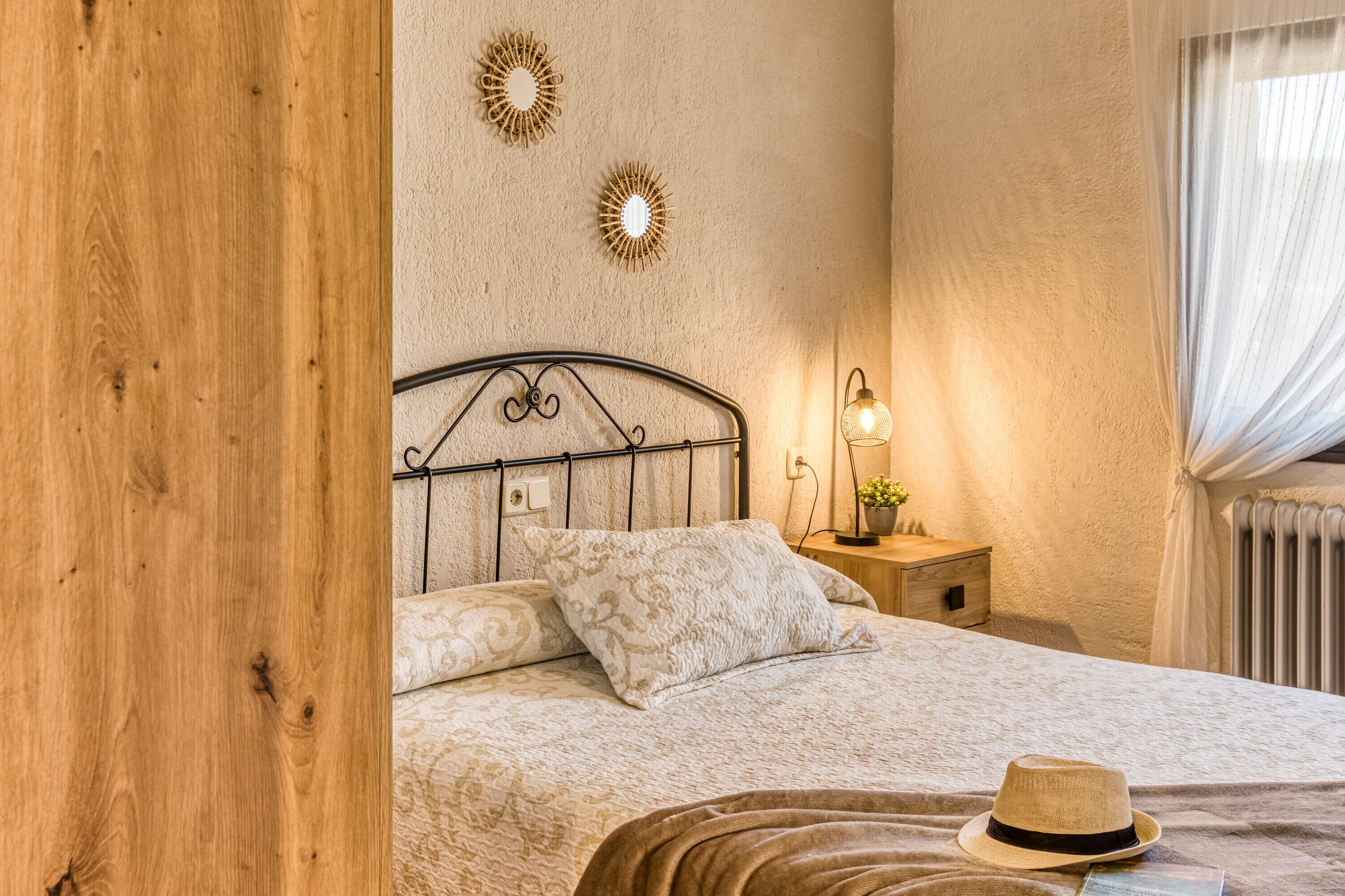 2 habitaciones, tabla de planchar con plancha y wifi gratis 