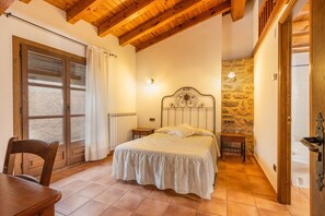 7 soverom, strykejern/-brett, wi-fi (inkludert) og sengetøy