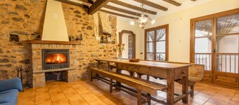 Landhuis 'Casa Vilanova' met uitzicht op de bergen, privéterras en Wi-Fi