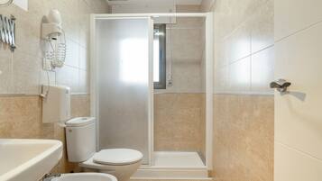 Douche, serviettes fournies