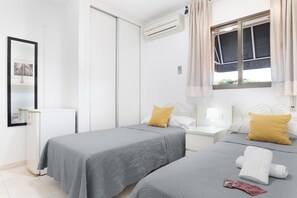 1 bedroom, free WiFi, bed sheets - Room '105' with Wi-Fi and Air Conditioning (Conil de la Frontera)