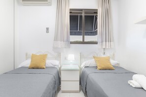 1 bedroom, free WiFi, bed sheets - Room '110' with Wi-Fi and Air Conditioning (Conil de la Frontera)