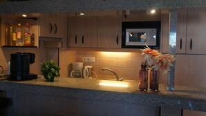 A kitchen with granite countertops, a coffee maker, a sink, and a microwave. - Apartment 'Gaby' with Sea Views, Wi-Fi and Air Conditioning (Denia)