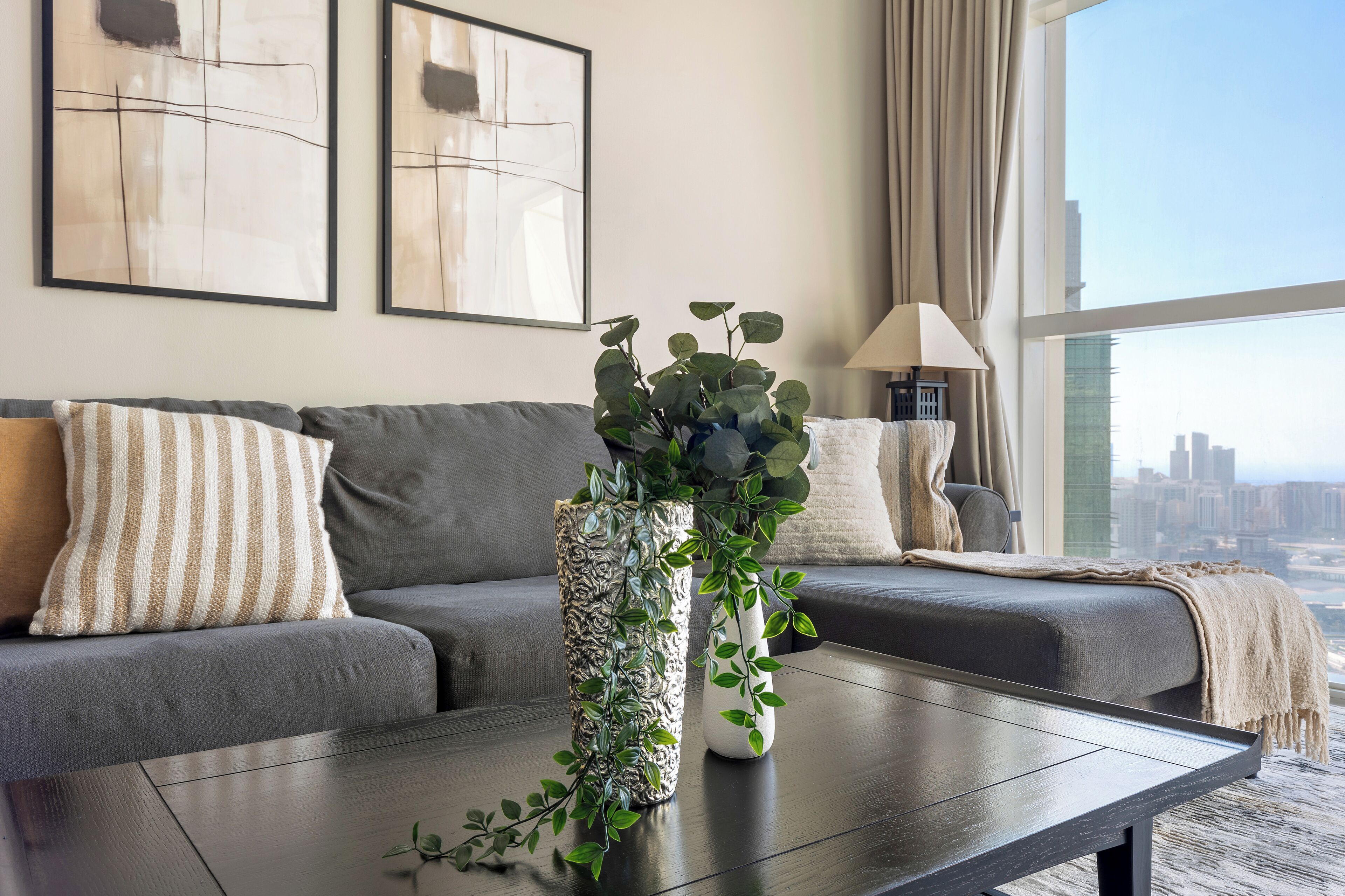 Classic Apartment | Ruang tamu | 50 inci sebuah televisyen pintar dengan digital 