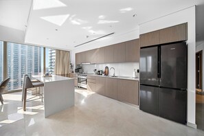 Deluxe-Apartment, Mehrere Betten | Eigene Küche | Kühlschrank, Ofen, Wasserkocher mit Kaffee-/Teezubehör, Wasserkocher