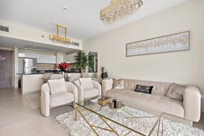 Apartamento exclusivo, 1 cama de matrimonio grande | Zona de estar | Smart TV de 50 pulgadas con canales digitales