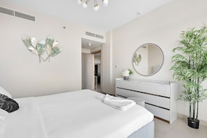 Exclusive Apartment, 1 King Bed | 1 bedroom, Egyptian cotton sheets, premium bedding, memory foam beds - Silkhaus Soho Square (Abu Dhabi)