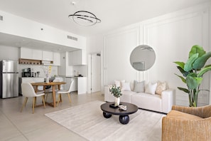Departamento Elite, varias camas | Área de sala de estar | Smart TV 