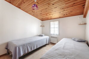 3 bedrooms, iron/ironing board