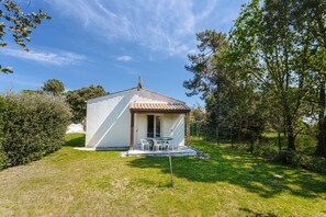 Exterior - Charming Detached House with Terrace, Garden, and Garage 5 Minutes from the Beaches (Saint-Trojan-les-Bains)