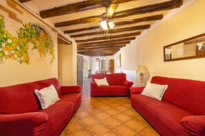 TV, ping pong - Country House 'Cal Menut' with Private Terrace and Wi-Fi (Unknown)