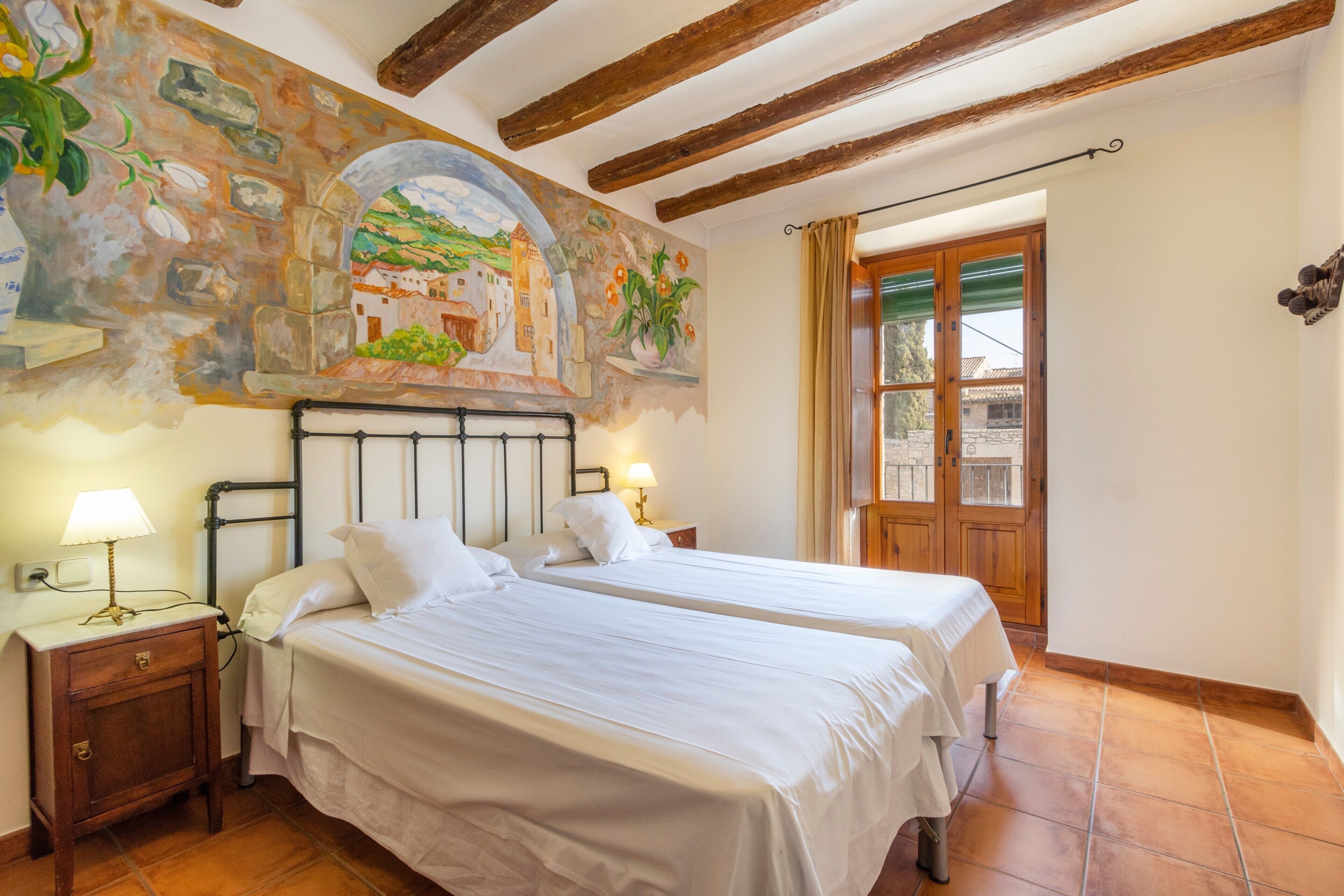 6 bedrooms, iron/ironing board, free WiFi, bed sheets