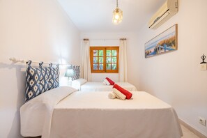 3 bedrooms, iron/ironing board, free WiFi, bed sheets - Villa 'Can Vila' with Private Pool, Wi-Fi, and Air Conditioning (Illes Balears)