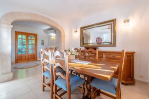 Dining - Villa 'Can Vila' with Private Pool, Wi-Fi, and Air Conditioning (Illes Balears)