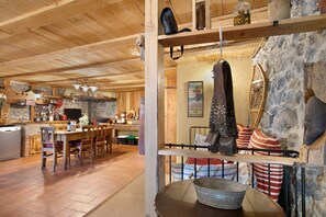 Dining - Apartment 'La Taverna Dei Due Gufi' with Mountain View, Balcony and Wi-Fi (Saint-Rhemy-En-Bosses)