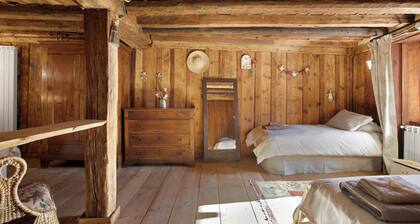 Apartment 'La Taverna Dei Due Gufi' with Mountain View, Balcony and Wi-Fi